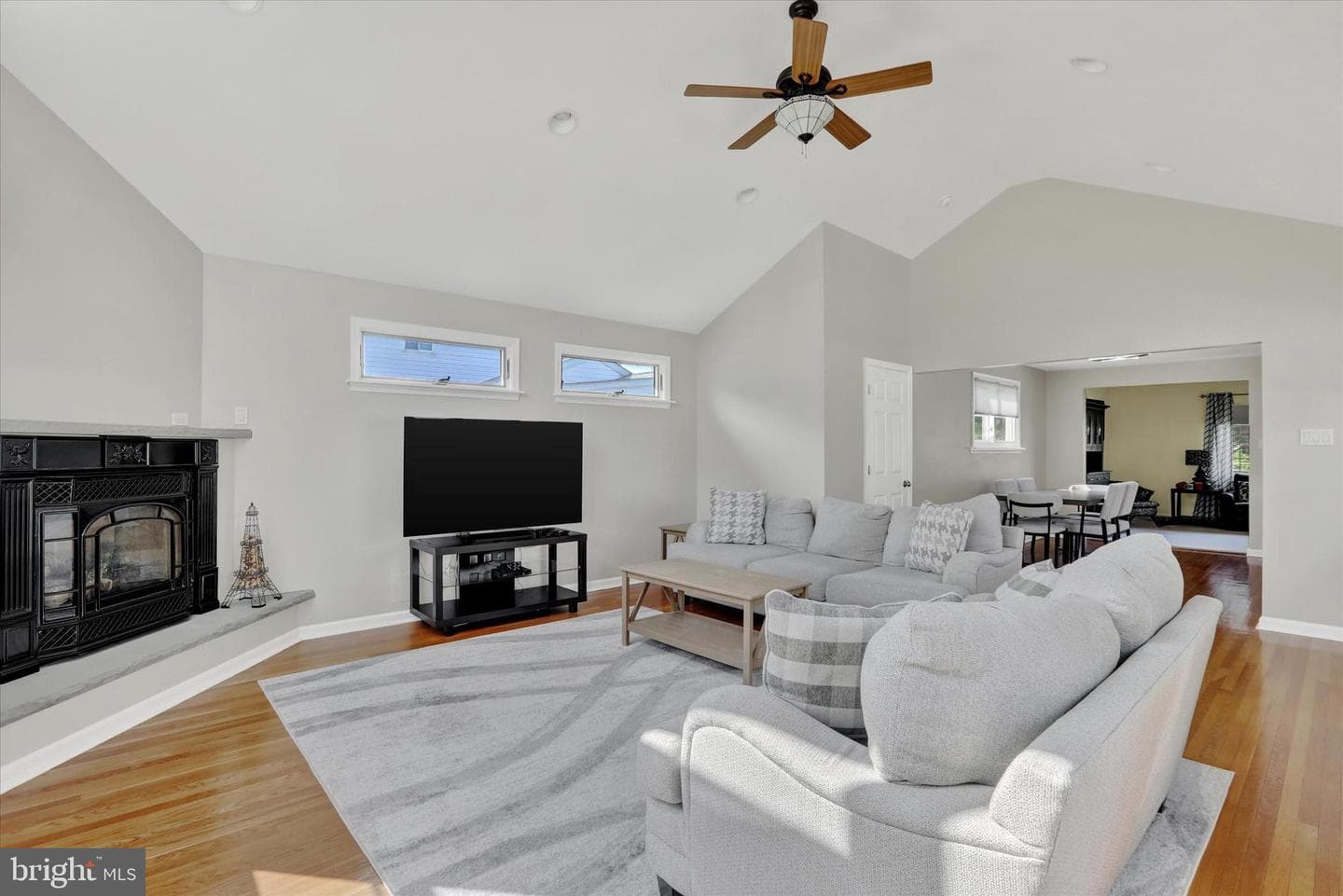 869 Primrose Drive photo 10