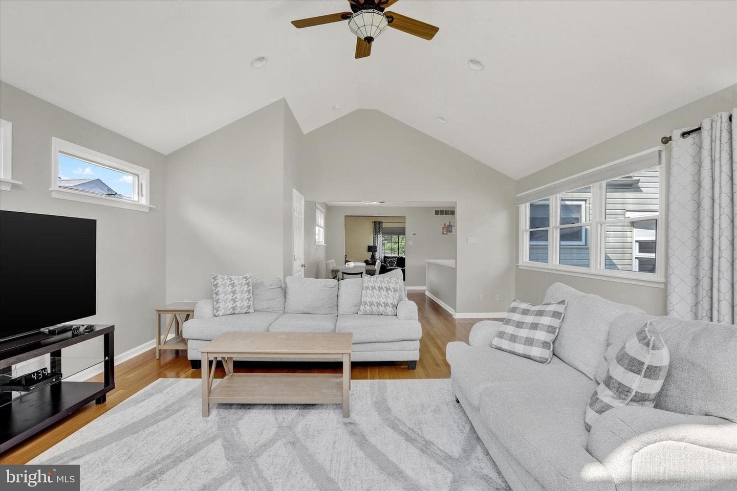 869 Primrose Drive photo 12