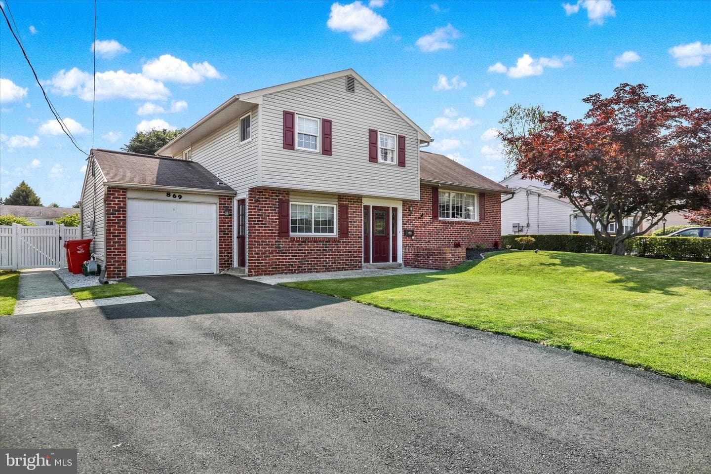 869 Primrose Drive photo 2