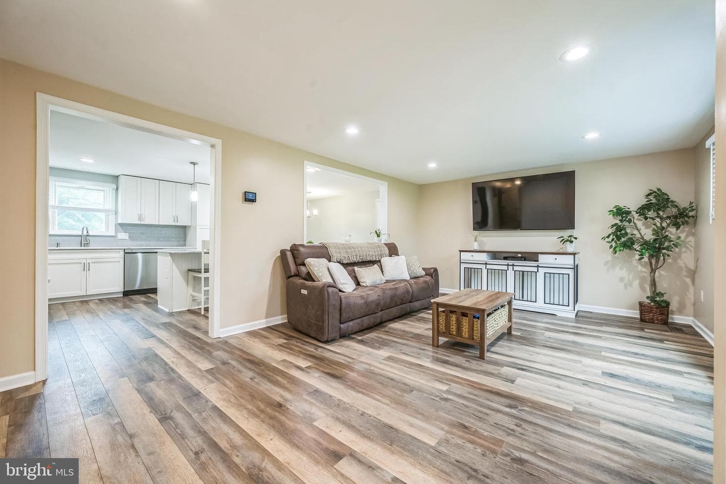 8 Cedar Lane photo 3