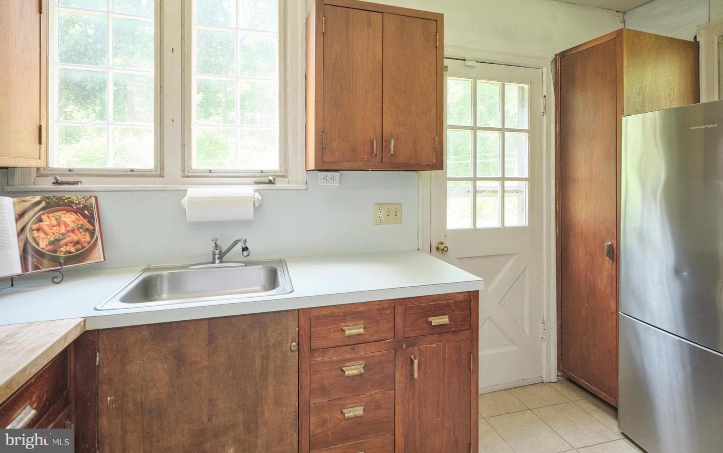 2598 River Road photo 18