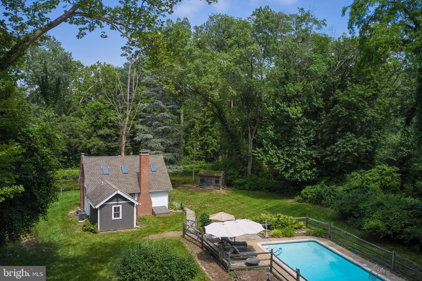 2598 River Road photo 4
