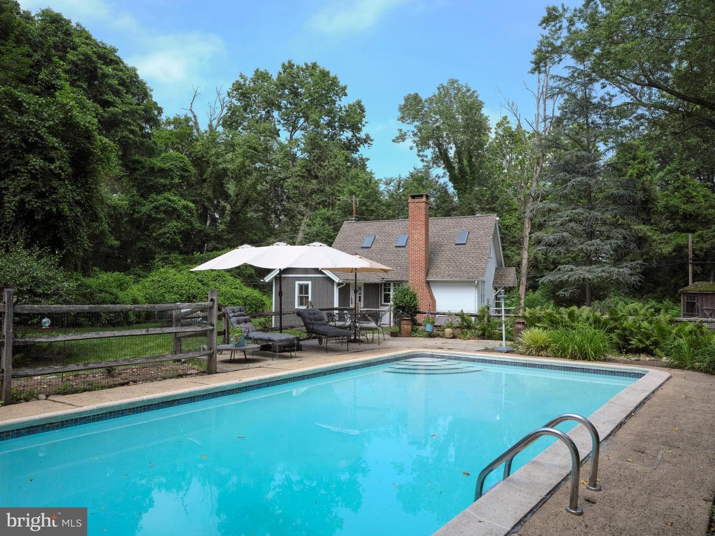 2598 River Road photo 5
