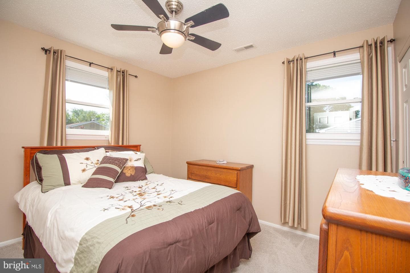 518 Ehret Road photo 23