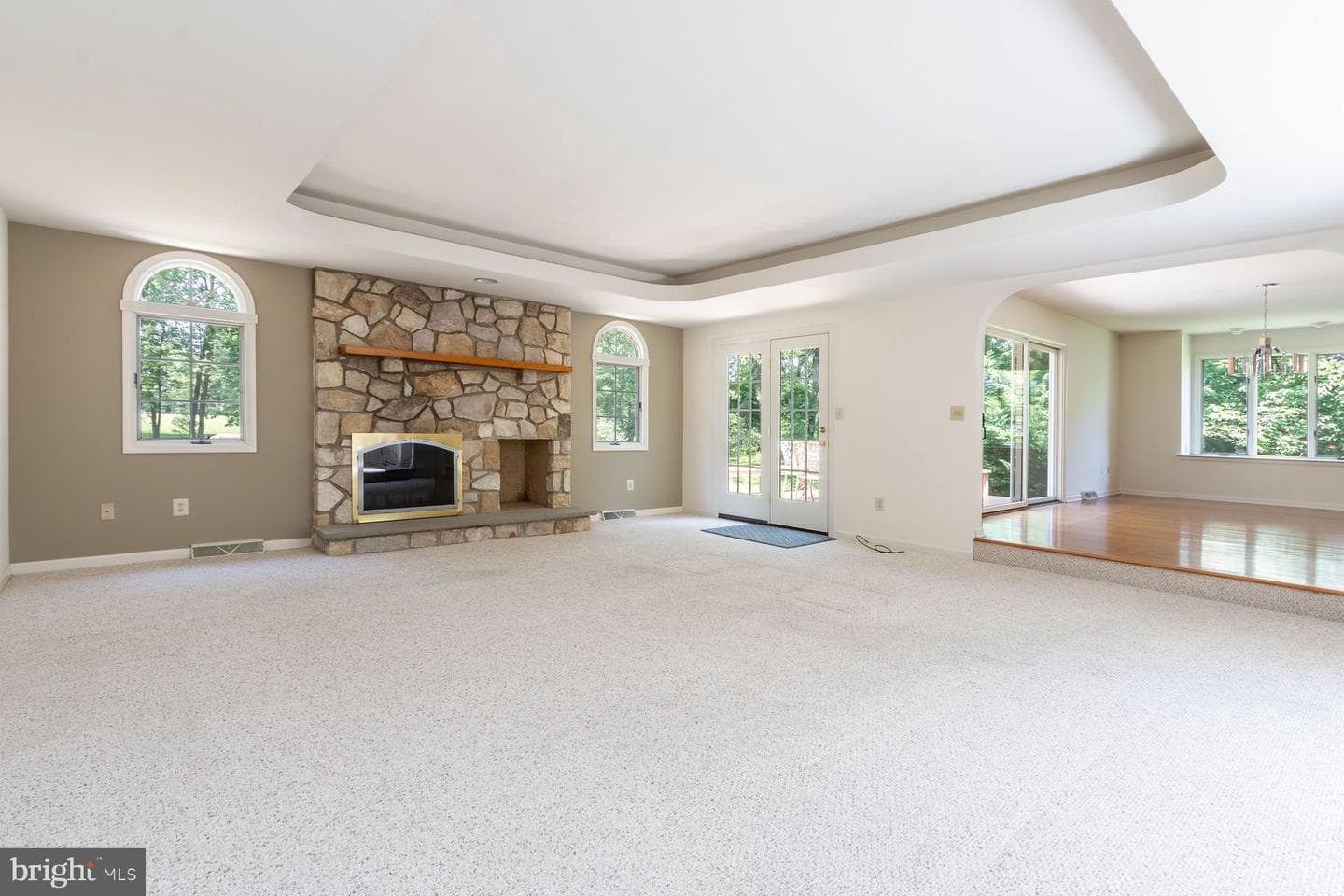 2381 Greensward S photo 18
