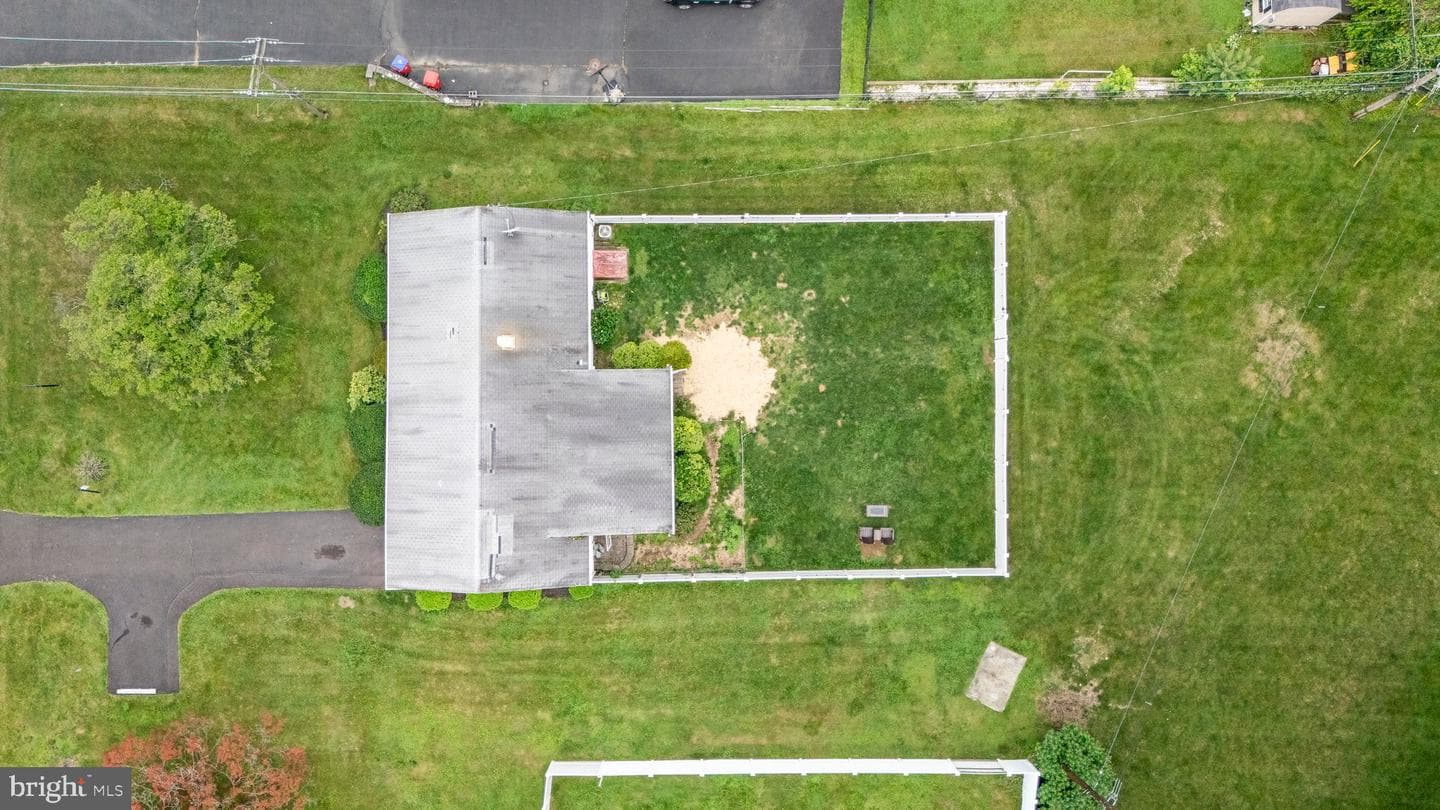 298 Davisville Road photo 36
