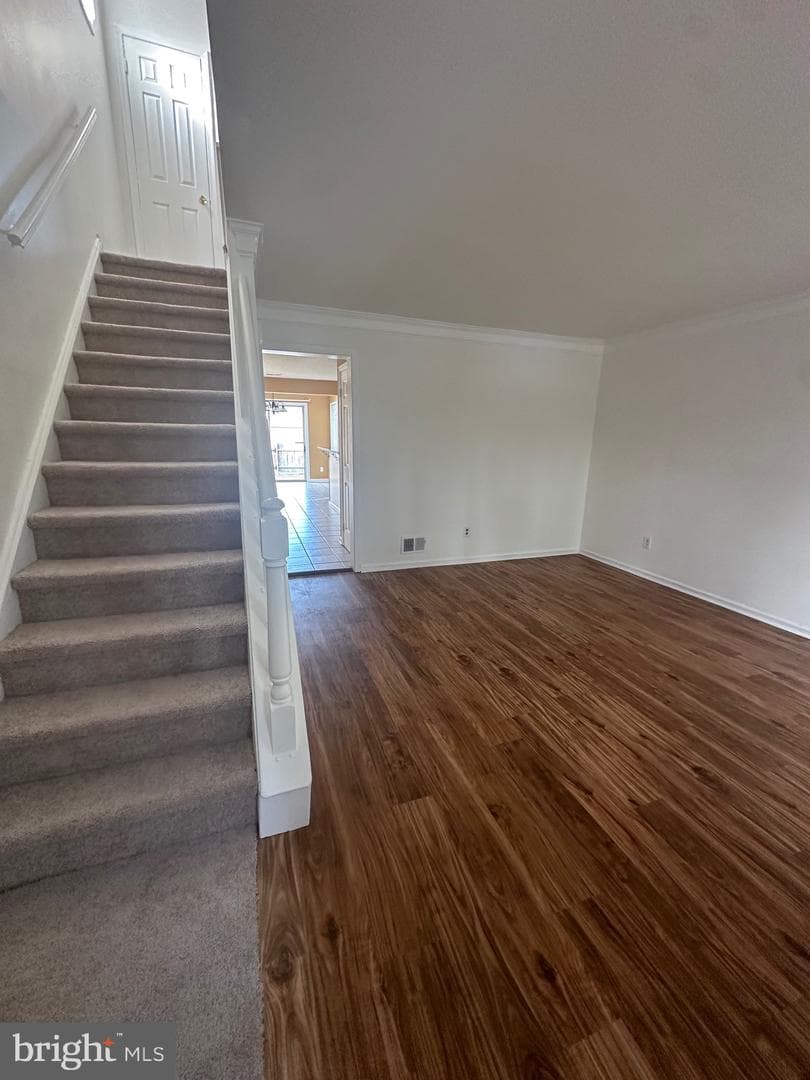 240 Leedom Way photo 3