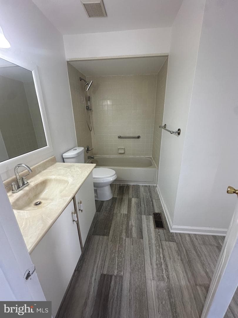240 Leedom Way photo 6