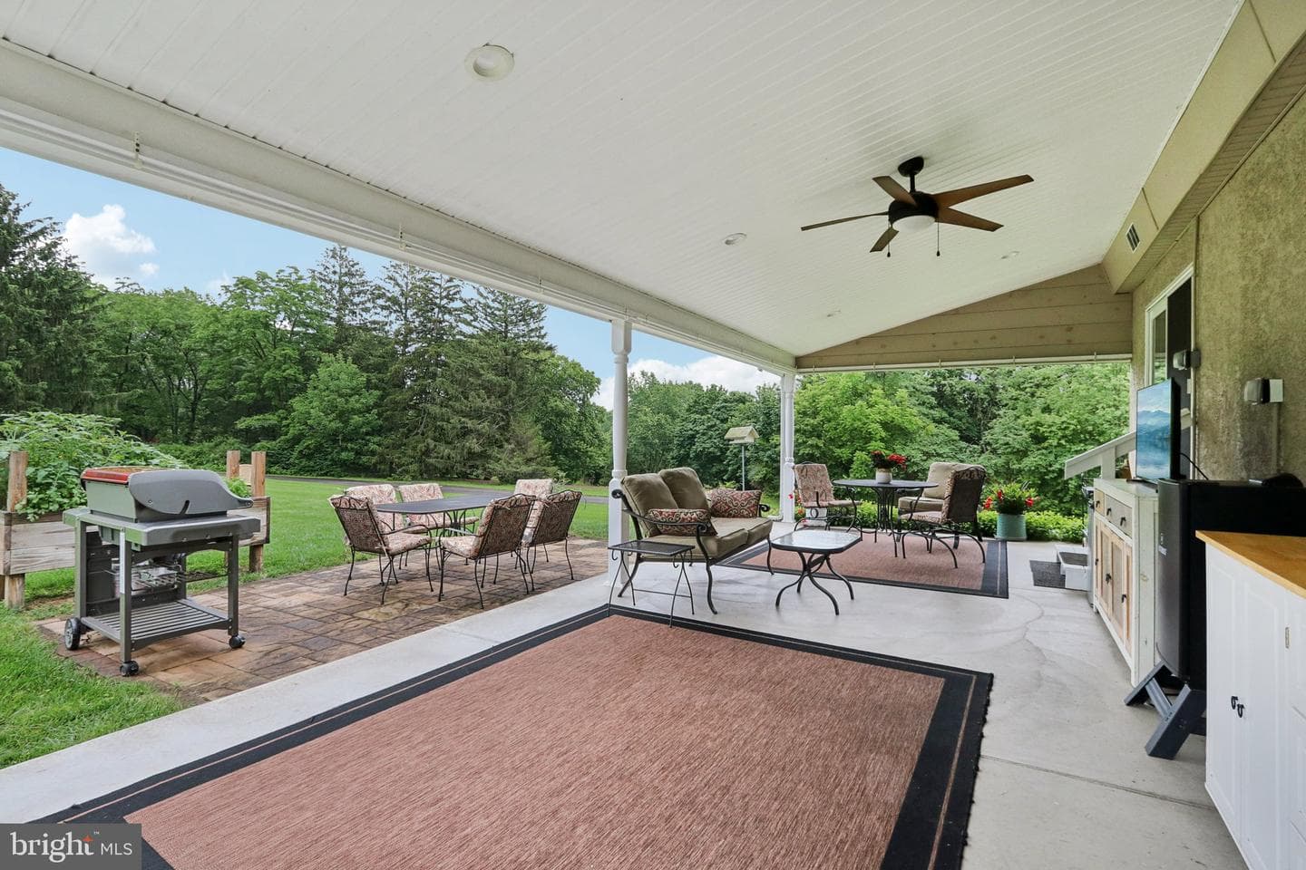 611 Hillcrest Drive photo 22