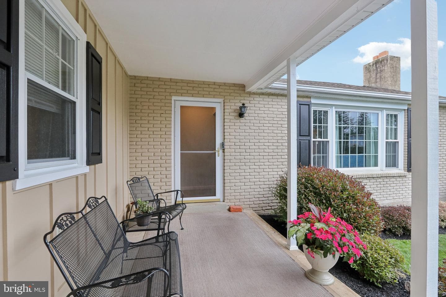 611 Hillcrest Drive photo 3