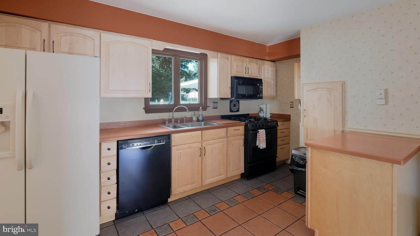 237 Louise Drive photo 10