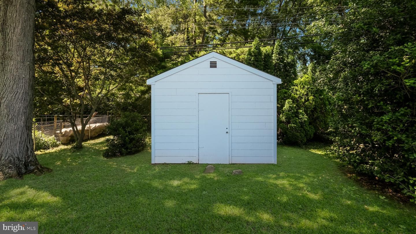 237 Louise Drive photo 25