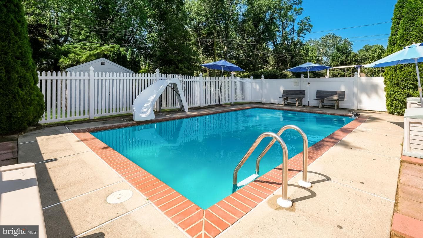 237 Louise Drive photo 3