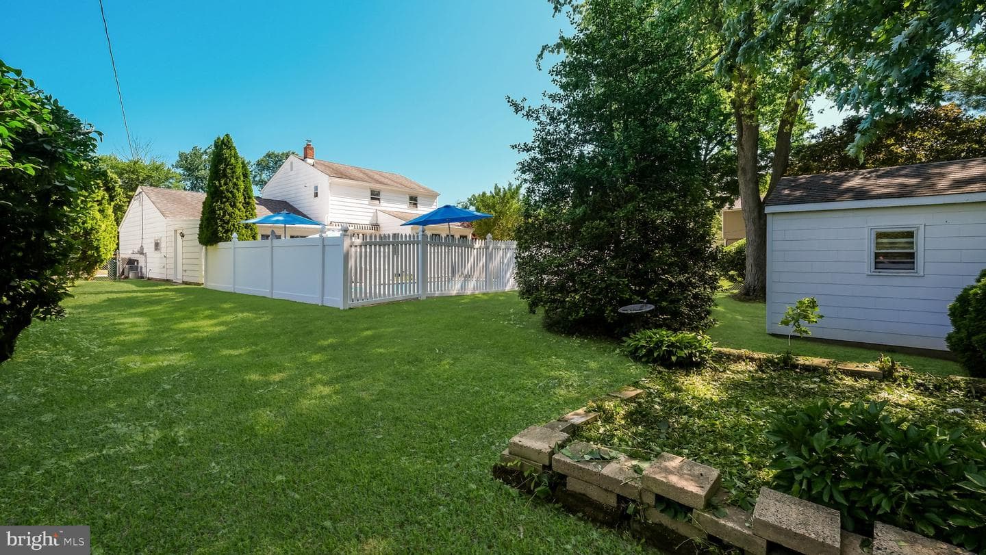 237 Louise Drive photo 4