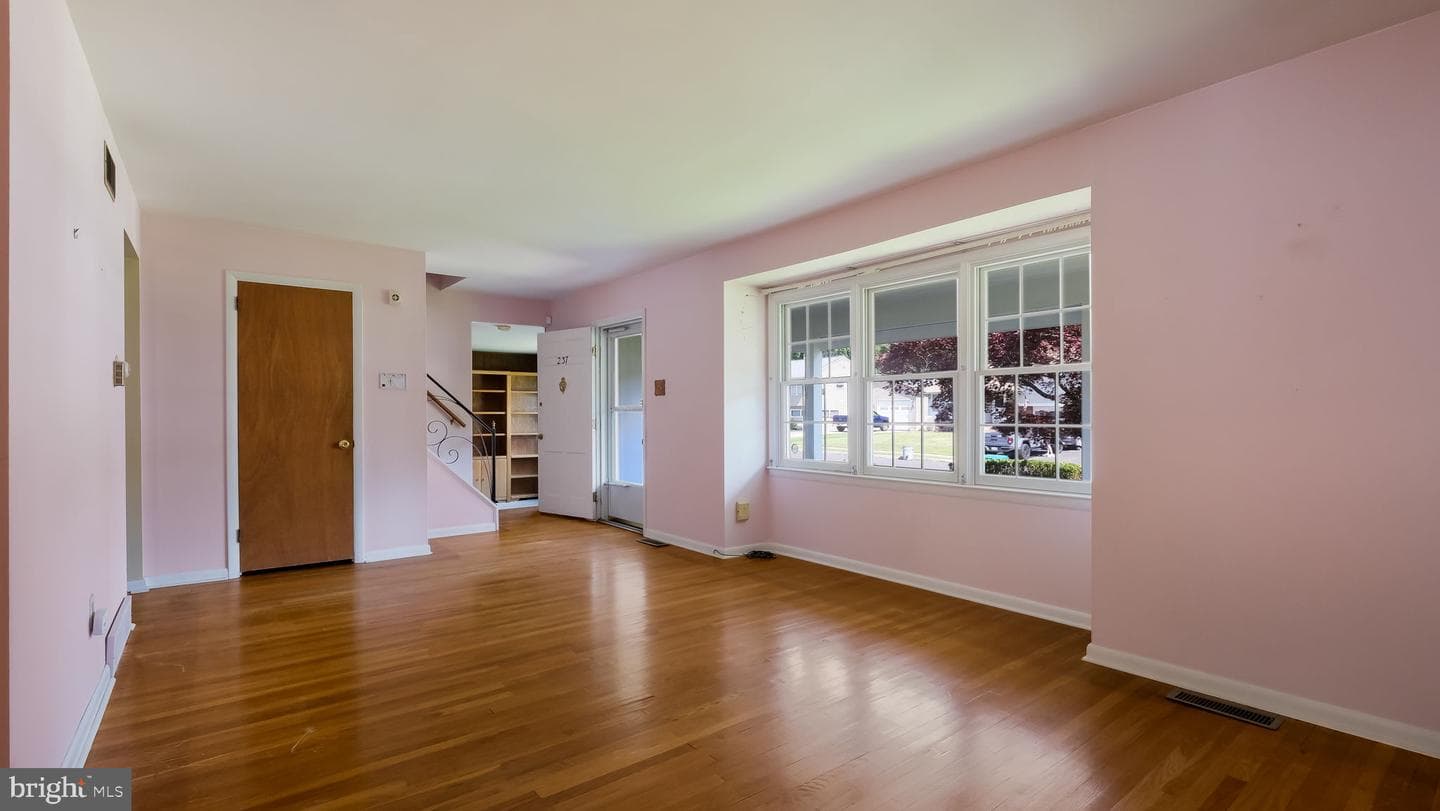 237 Louise Drive photo 6