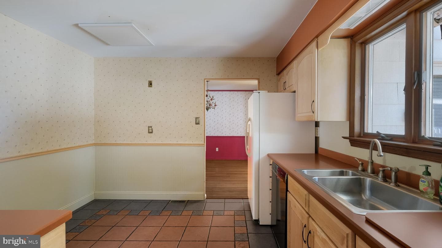 237 Louise Drive photo 9