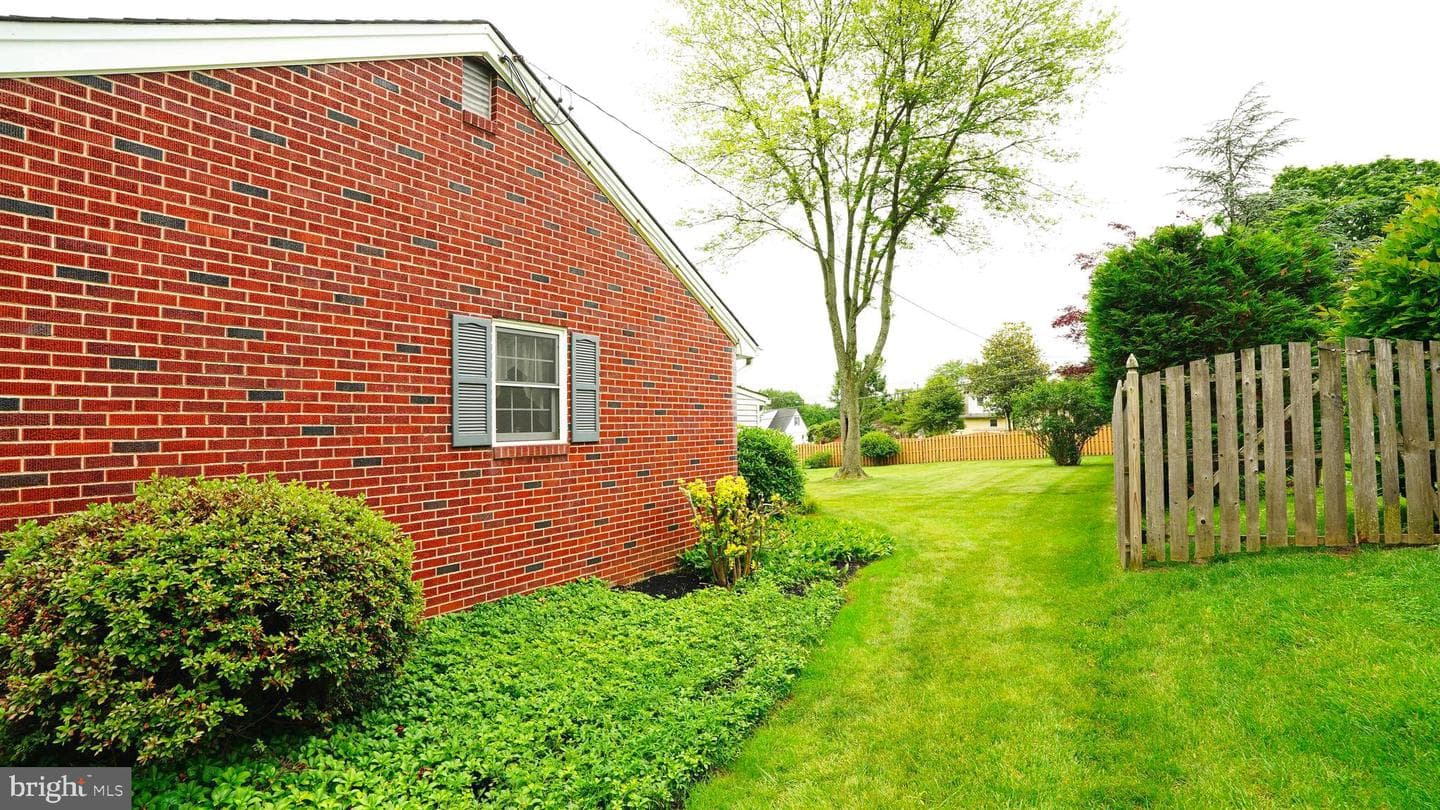 760 Sweetbriar Drive photo 32
