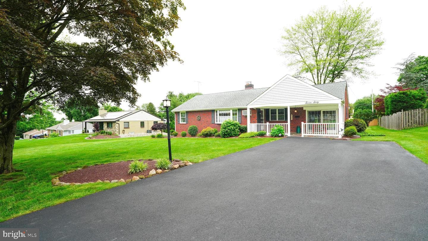 760 Sweetbriar Drive photo 8