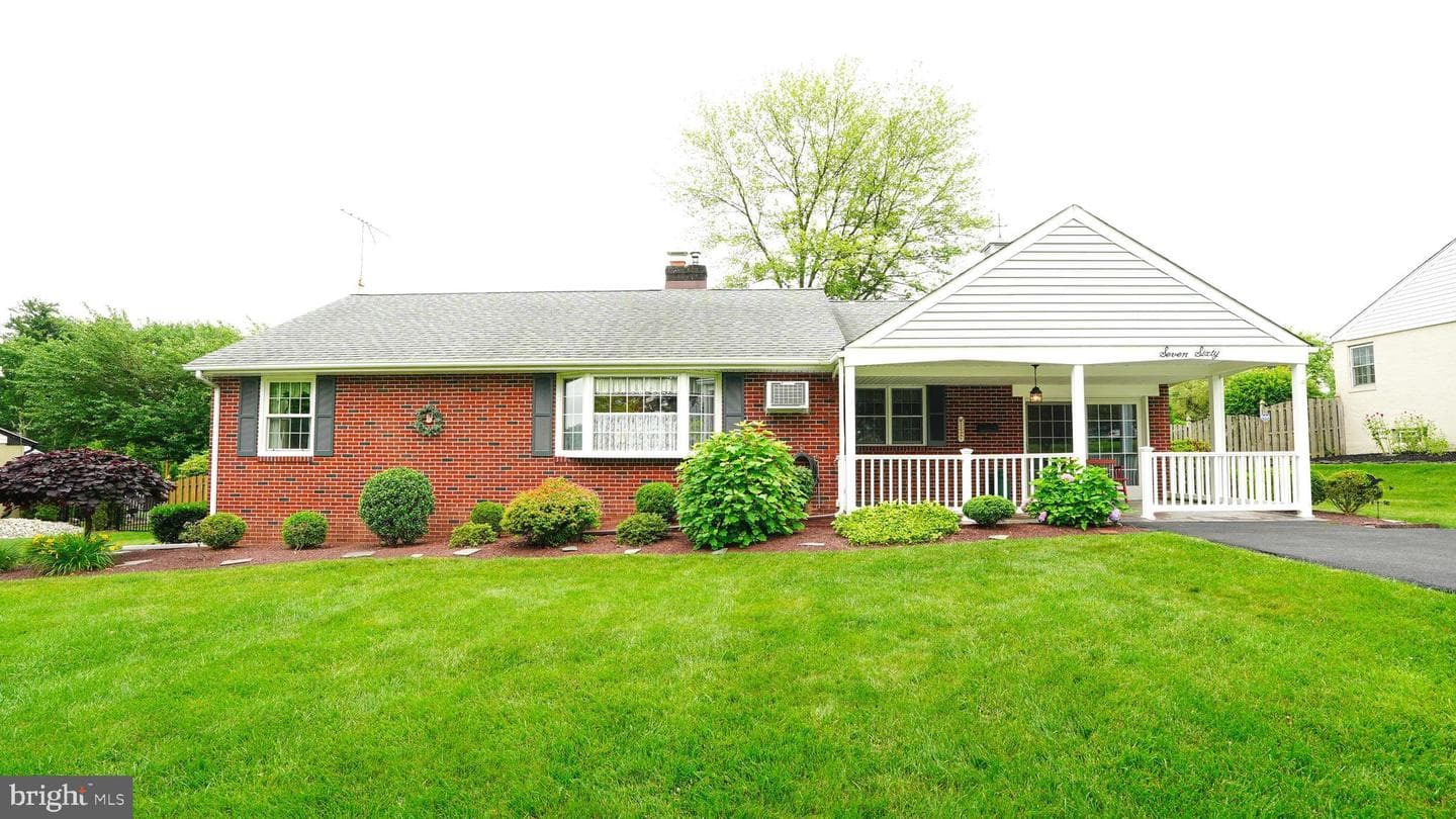 760 Sweetbriar Drive photo 9