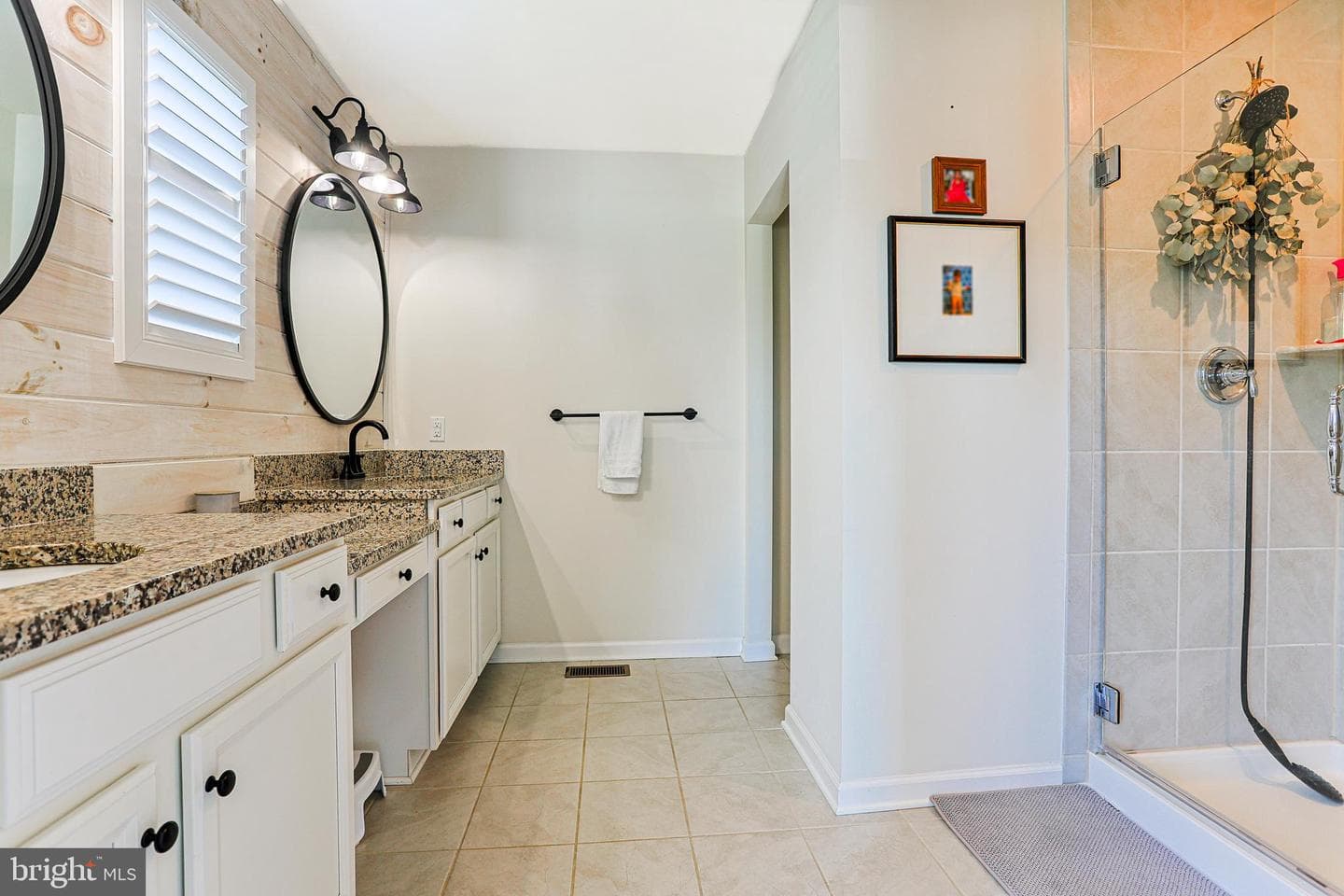 415 Tall Oaks Drive photo 24
