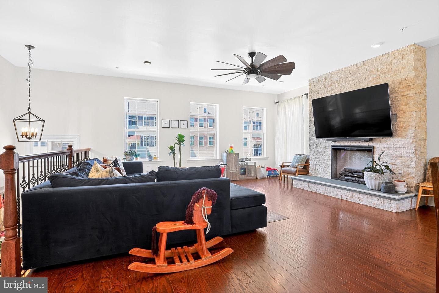 415 Tall Oaks Drive photo 4