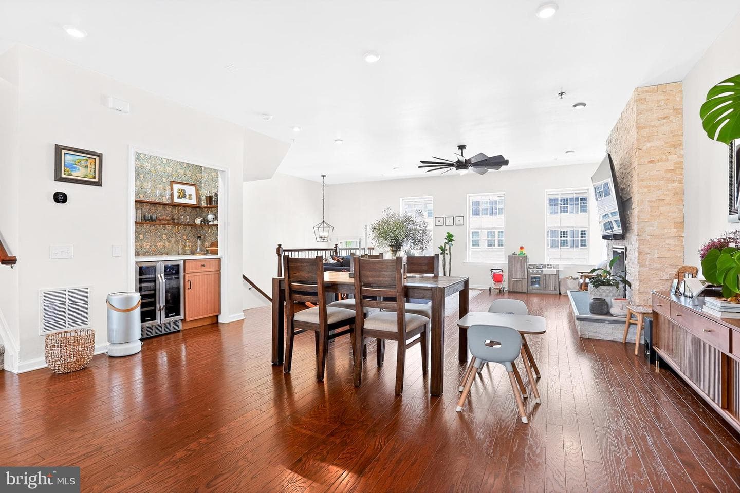 415 Tall Oaks Drive photo 5