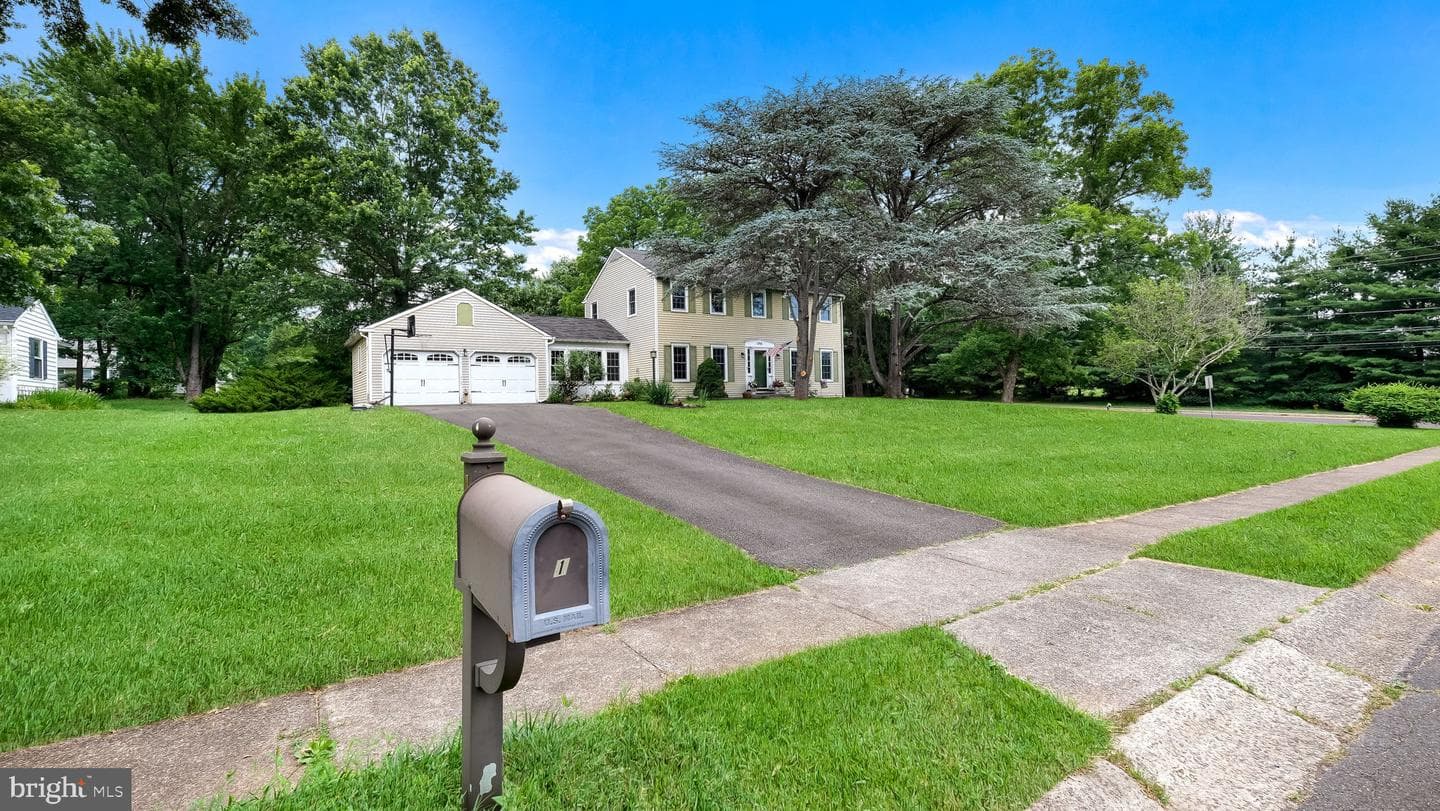 1 Sunnybrook Drive photo 2