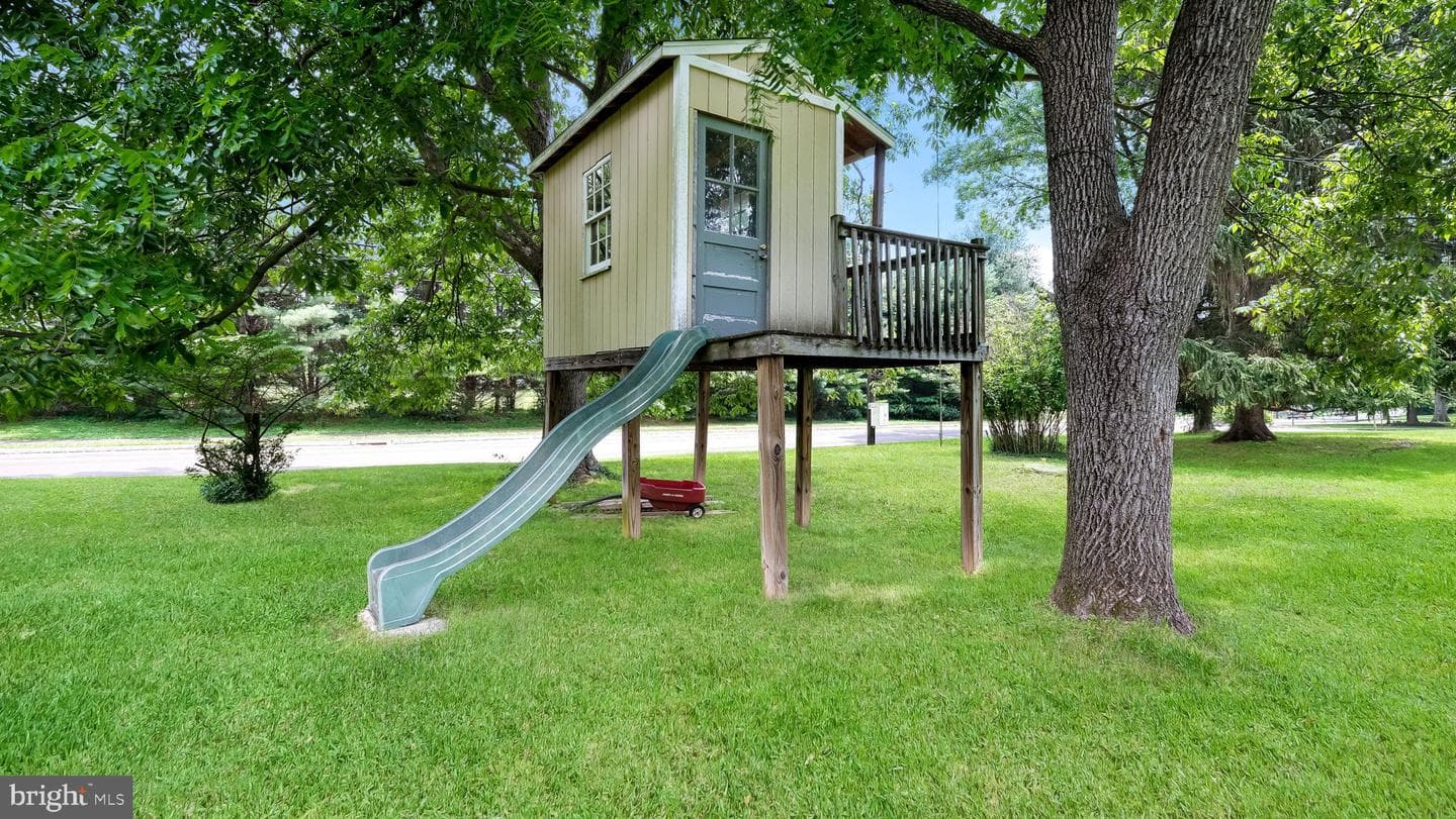 1 Sunnybrook Drive photo 43