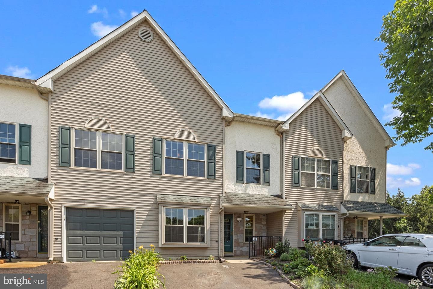 723 Dell Court photo 1