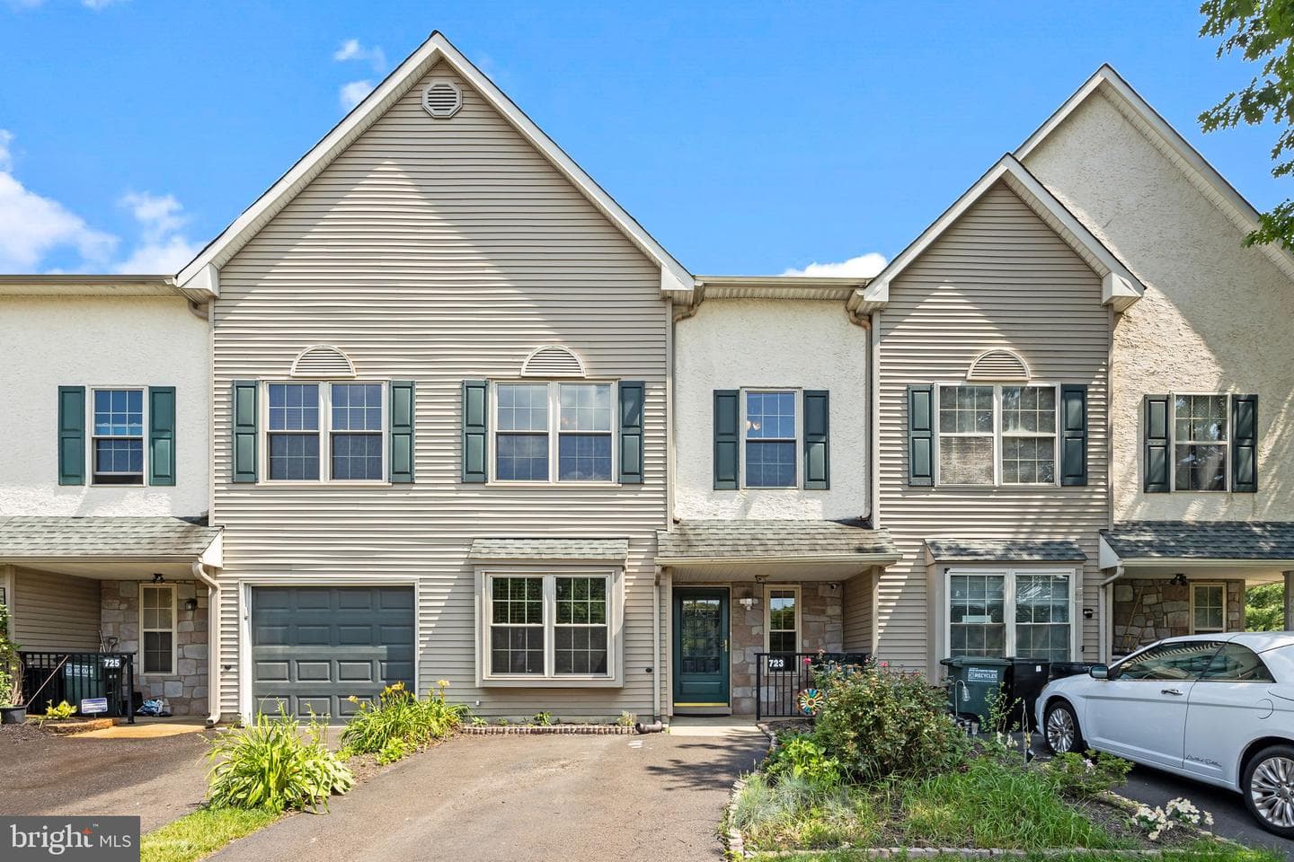723 Dell Court photo 2