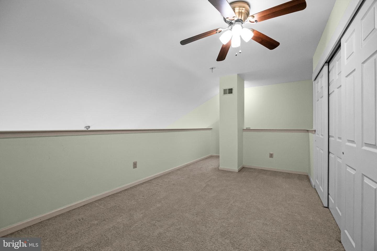 723 Dell Court photo 26