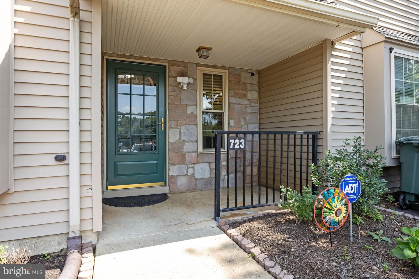 723 Dell Court photo 3