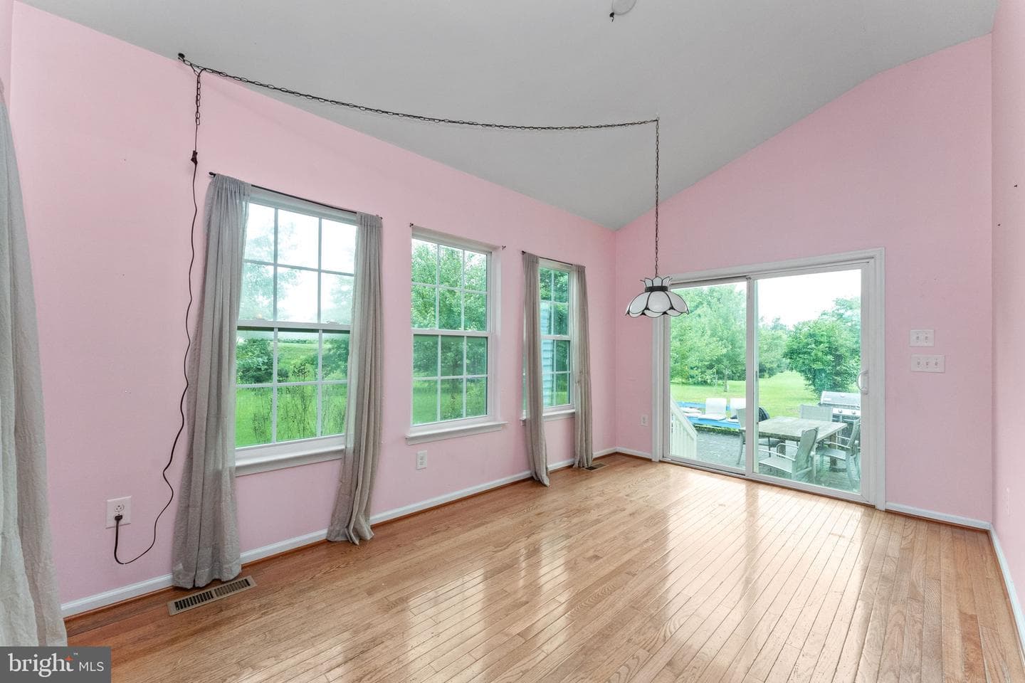 1057 Huntington Road photo 14