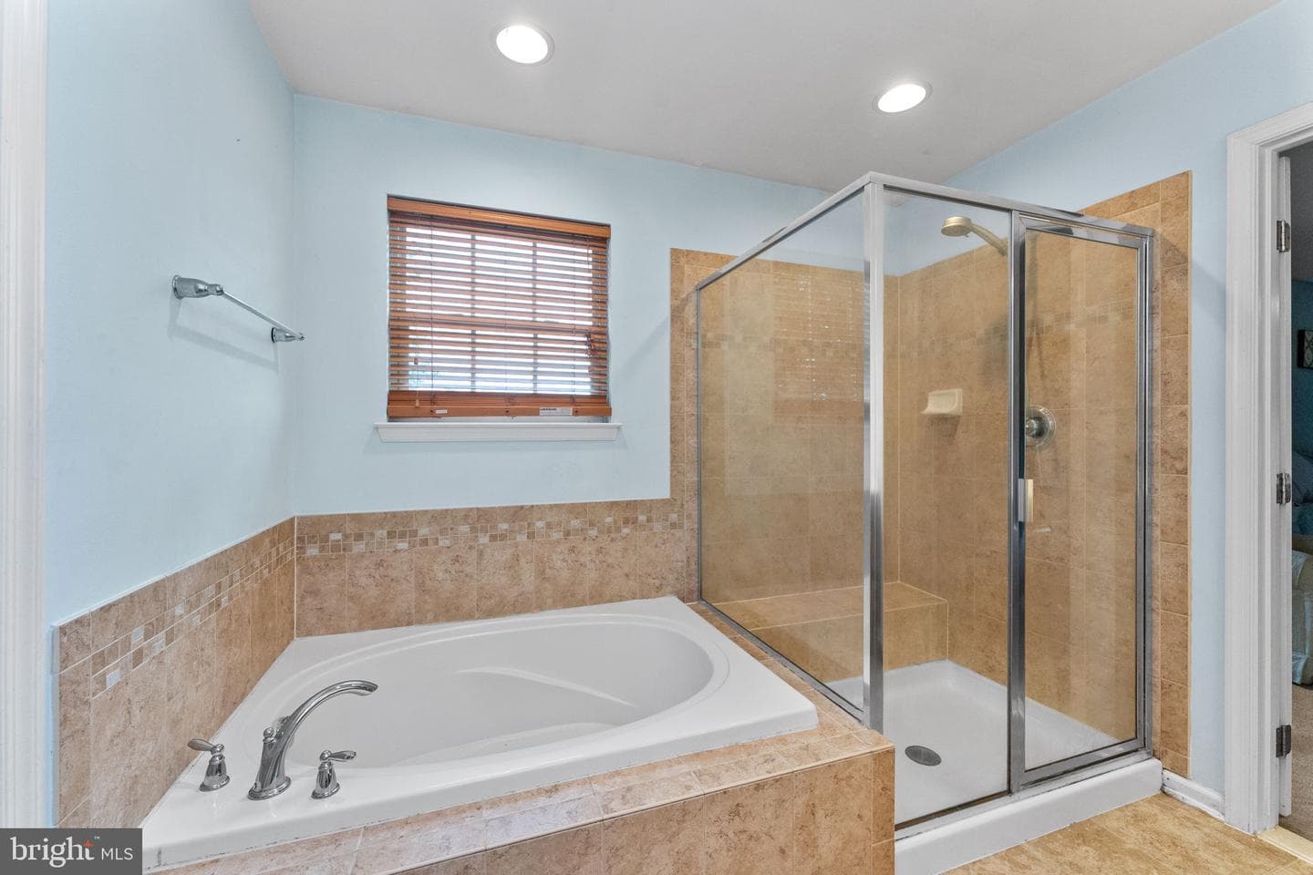 1057 Huntington Road photo 19
