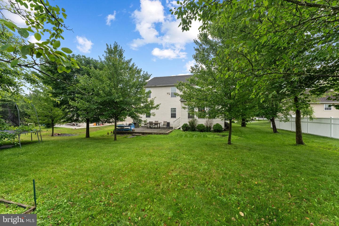 1057 Huntington Road photo 29