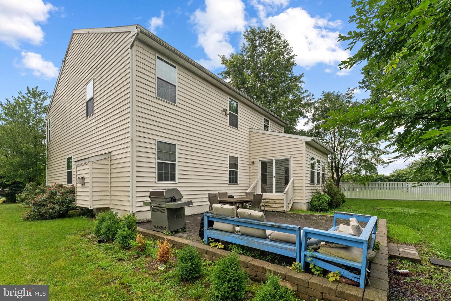 1057 Huntington Road photo 30