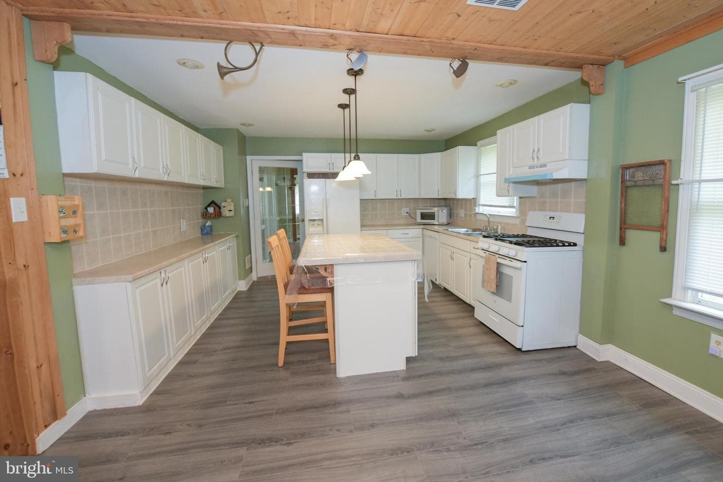 139 Crescent Street photo 18