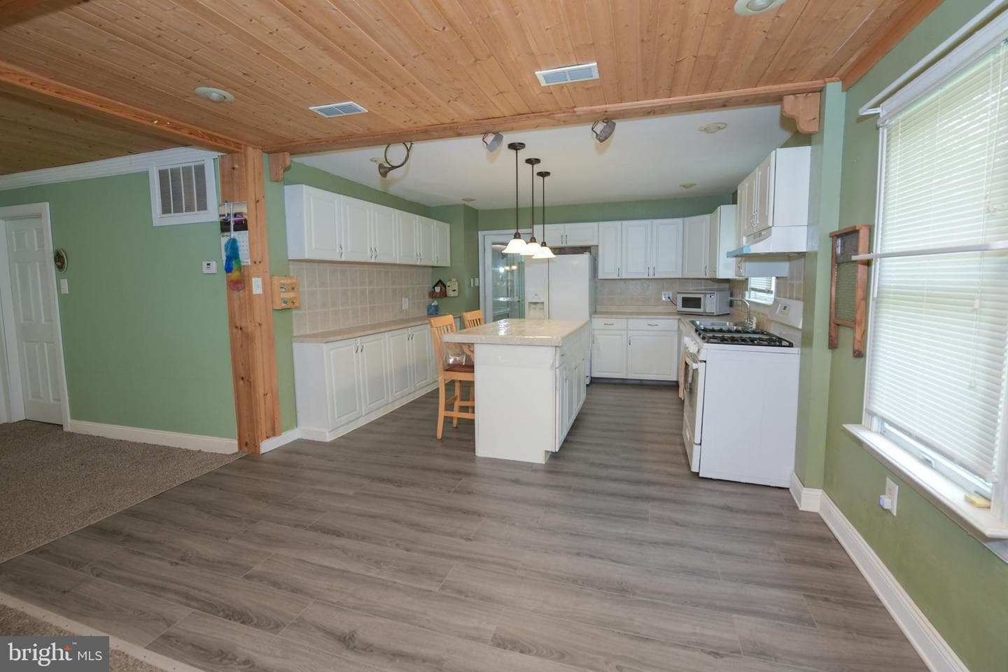 139 Crescent Street photo 19