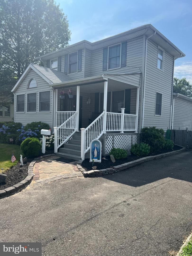 139 Crescent Street photo 3