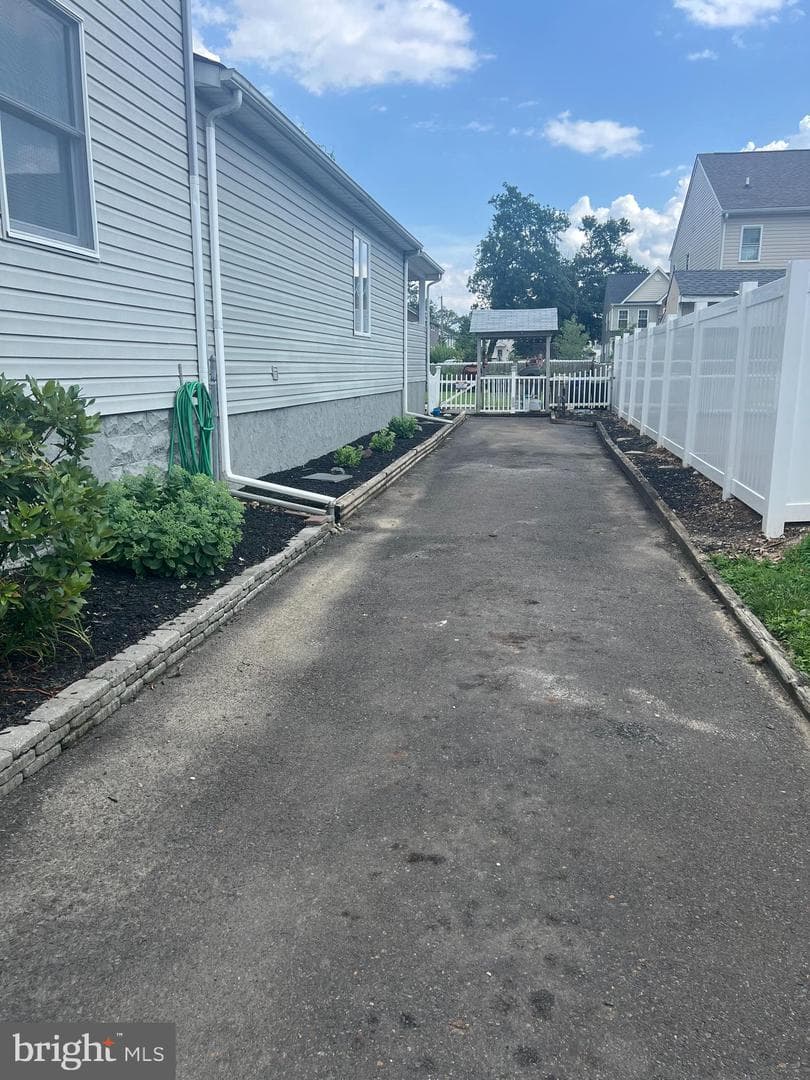 139 Crescent Street photo 4