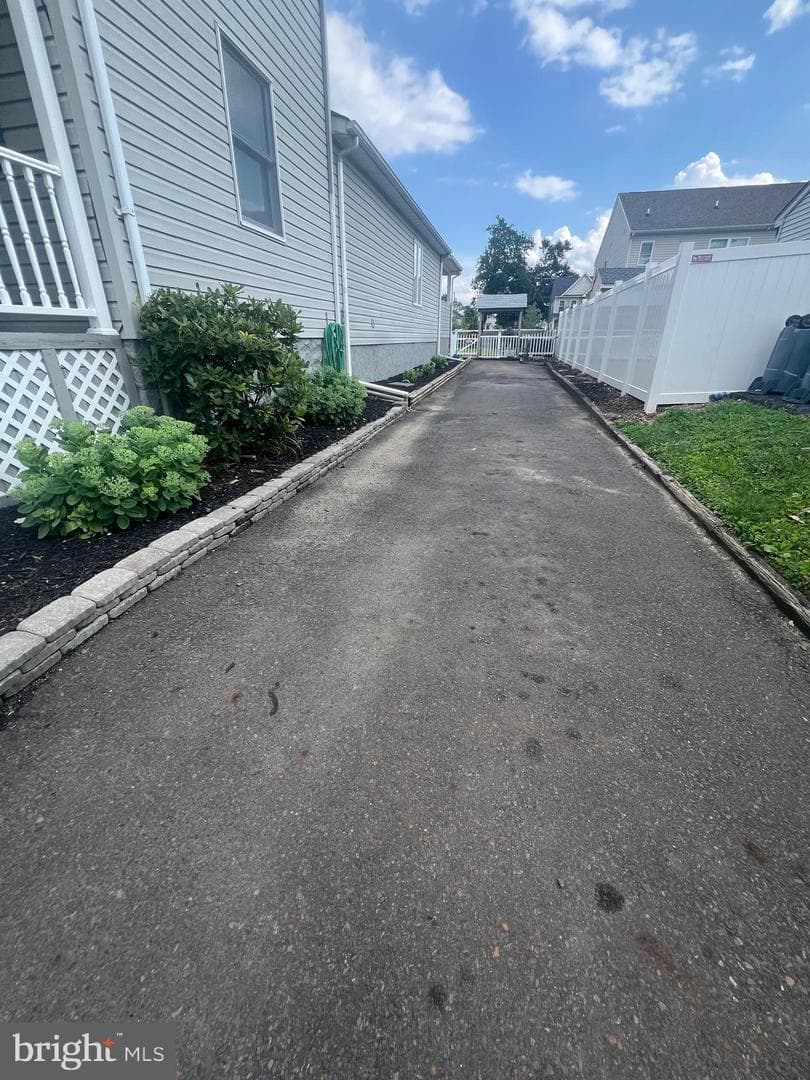 139 Crescent Street photo 5