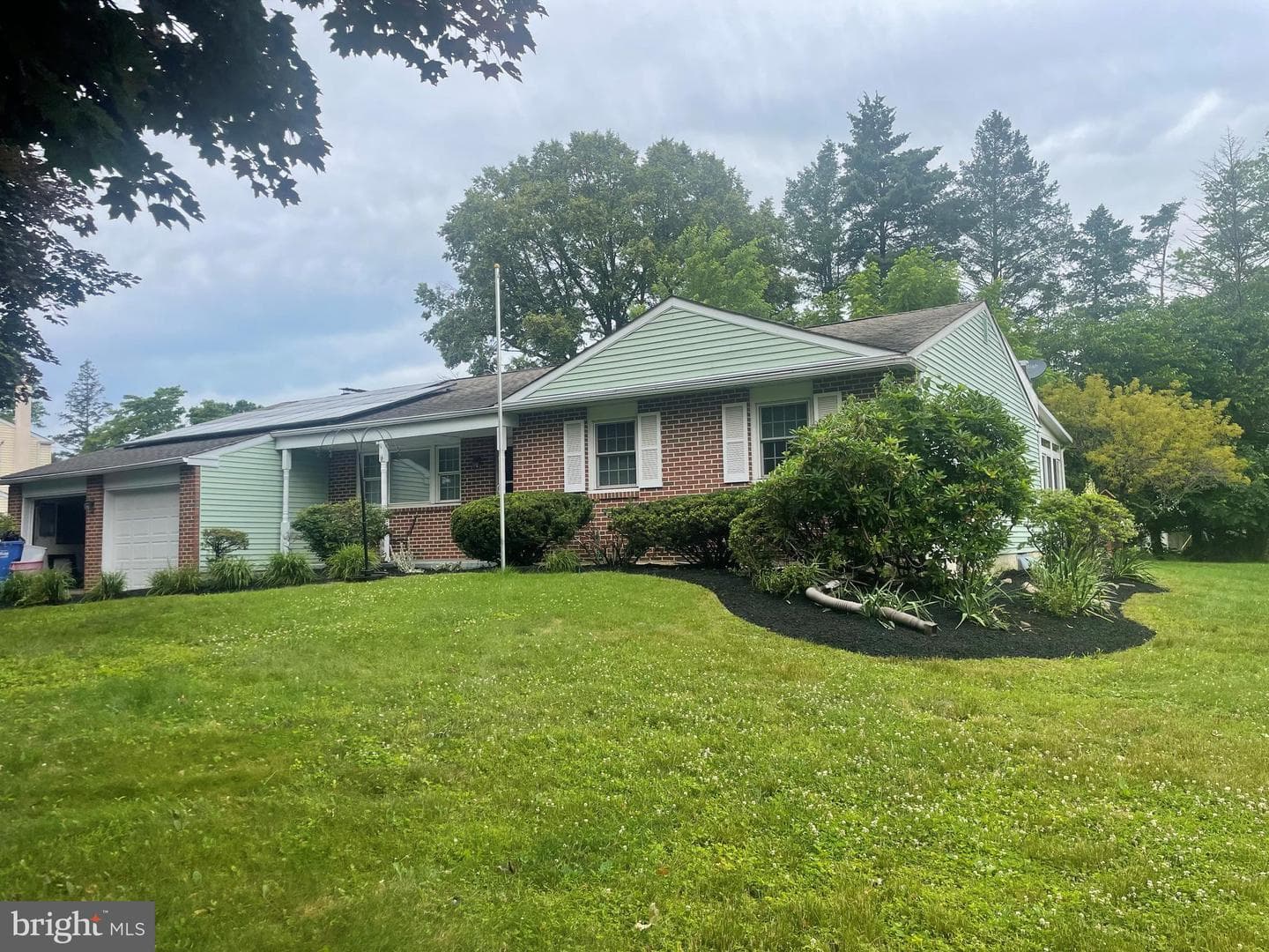 752 Gordon Drive photo 3