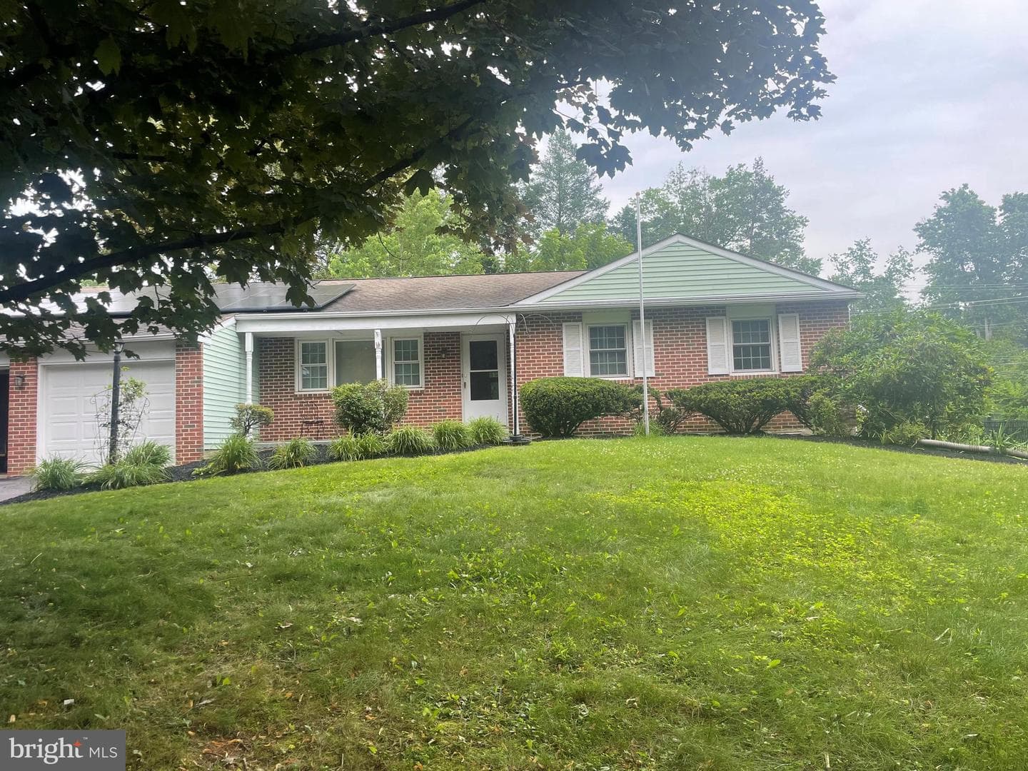 752 Gordon Drive photo 4