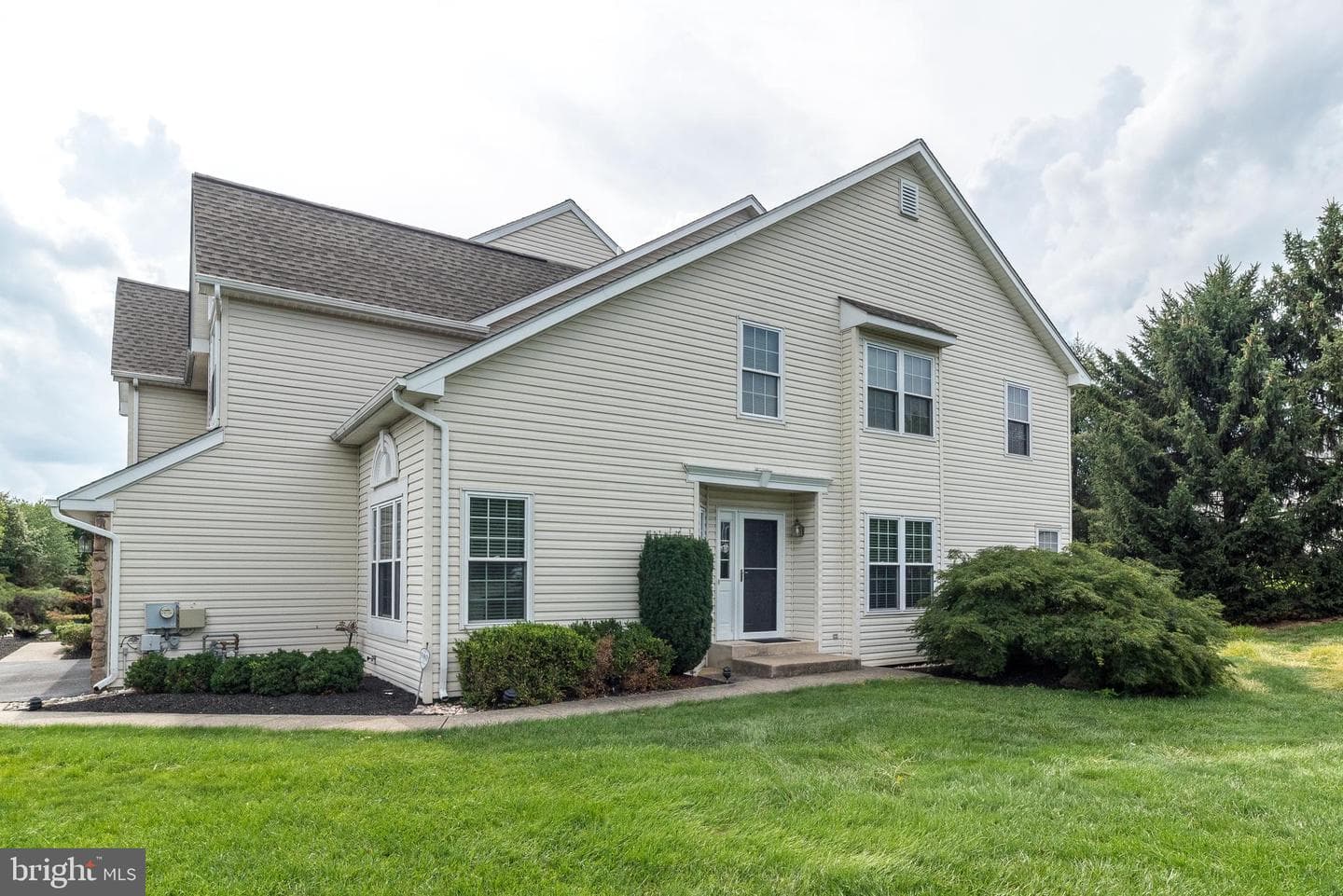 192 Stetson Drive photo 2