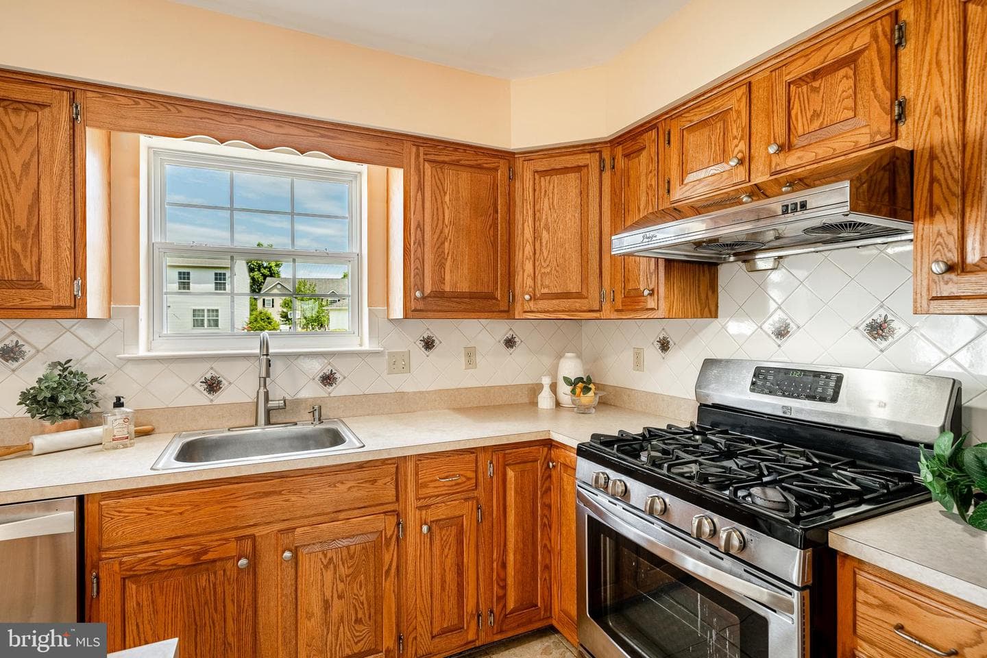 1221 Meadow Brook Drive photo 8