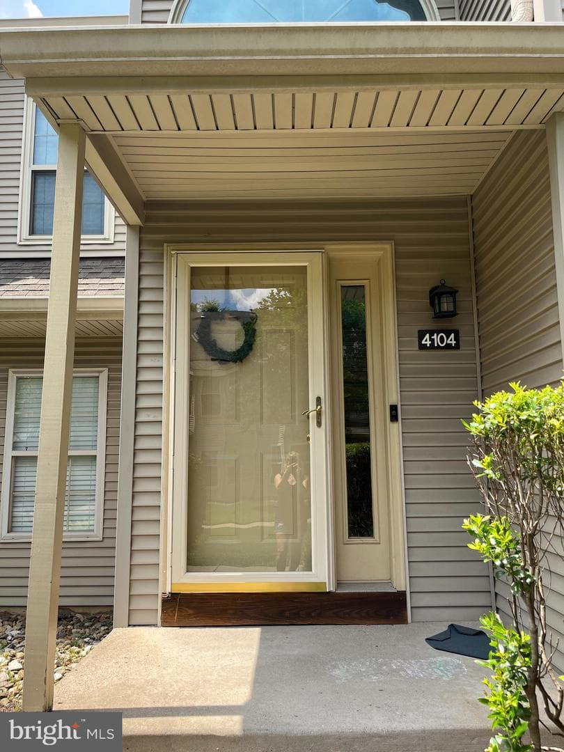 4104 Waltham Court photo 3