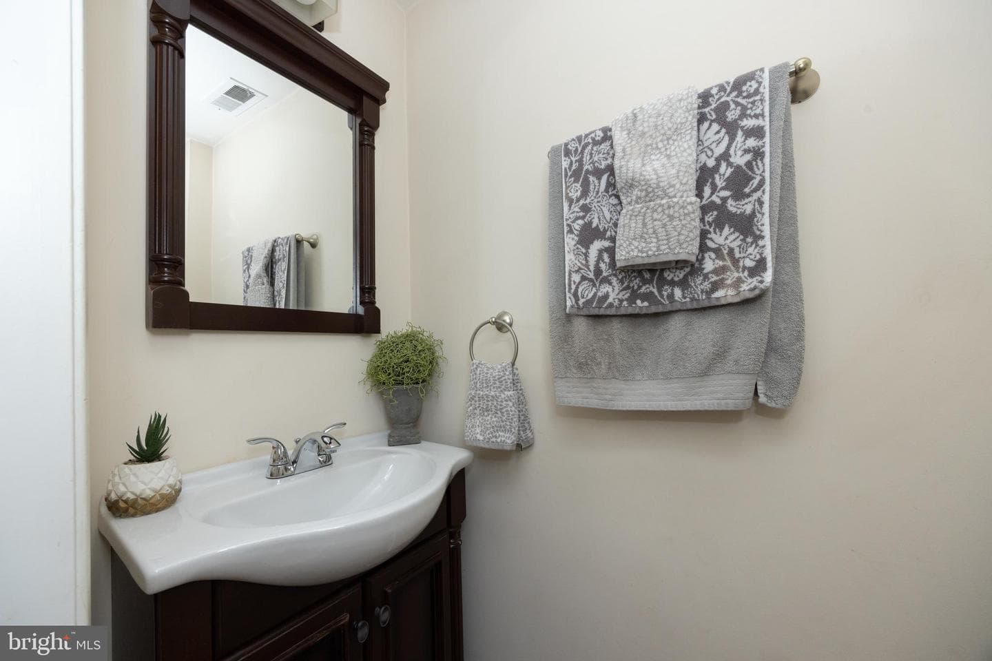 612 Pond Street photo 10