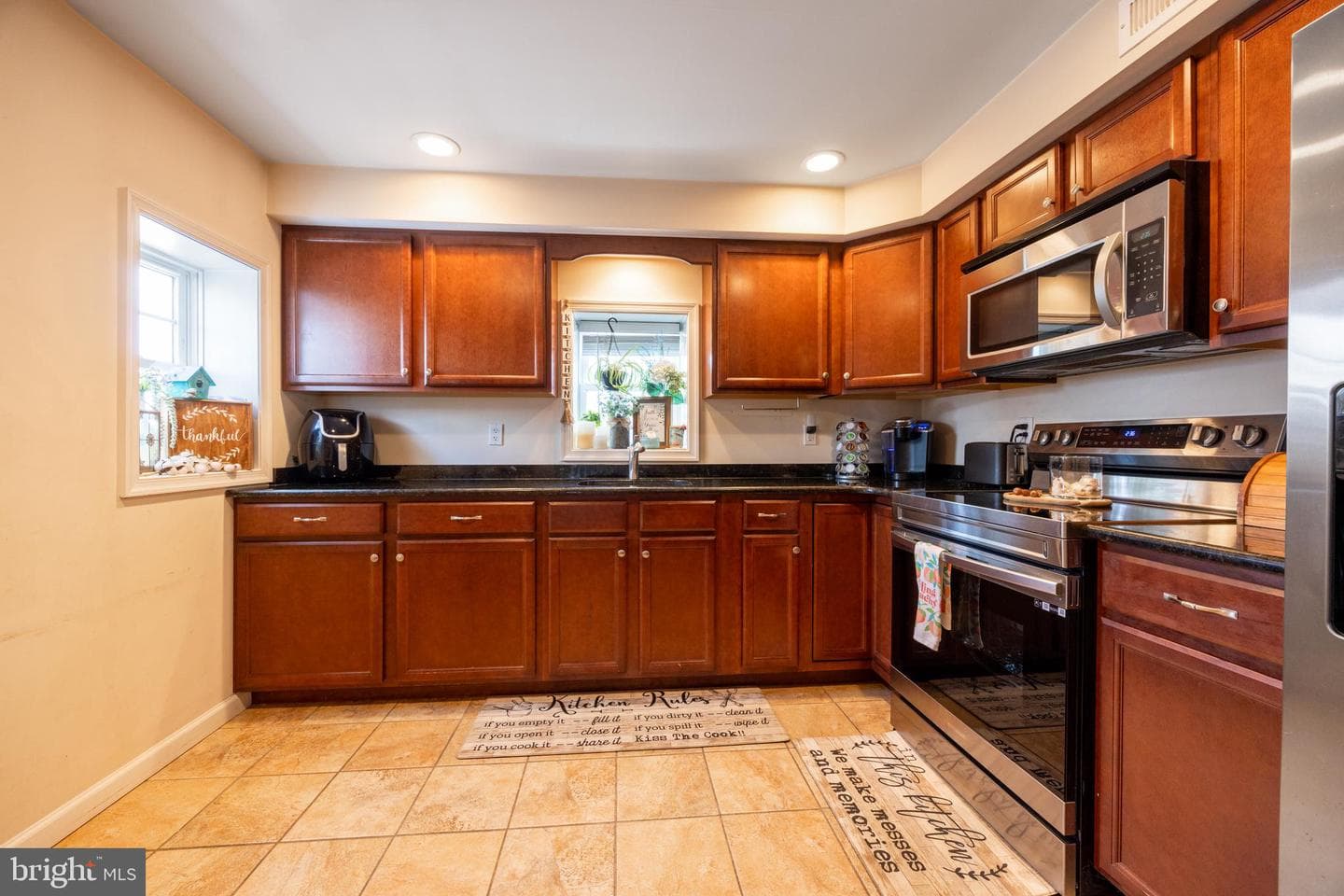 612 Pond Street photo 3