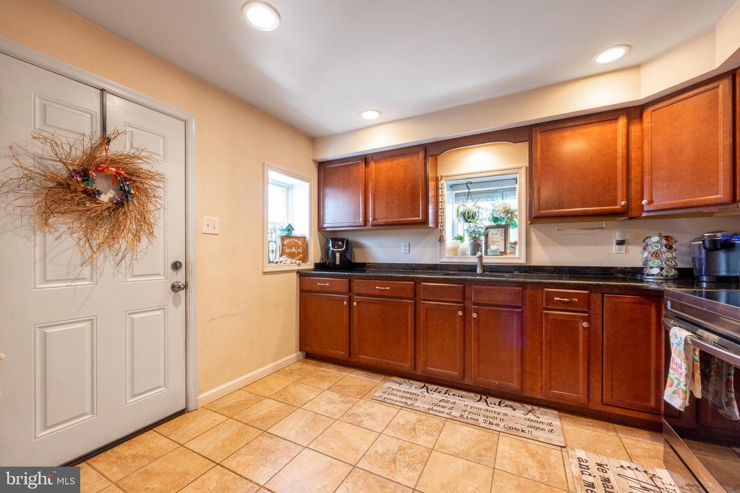 612 Pond Street photo 4