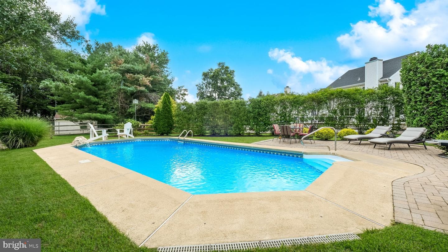 104 Equestrian Drive photo 3